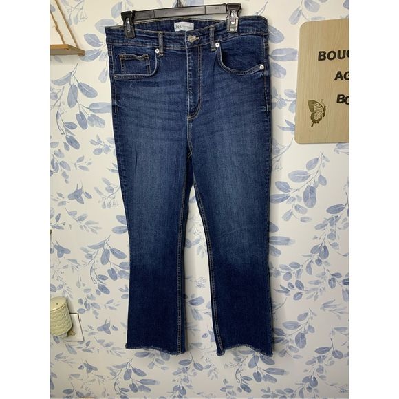Zara Dark Wash Blue Denim Cropped Jeans Raw Hem Size 12 - Picture 2 of 8